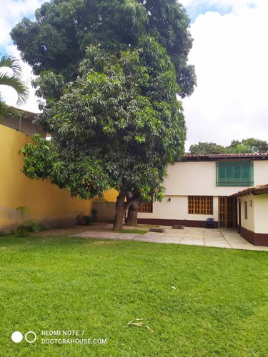 Imagen 12 de 15 de Casa En Venta Country Club Caracas 2000 Mts De Terreno 7 Habitaciones Y 7 Baños 04142592858 04129114864