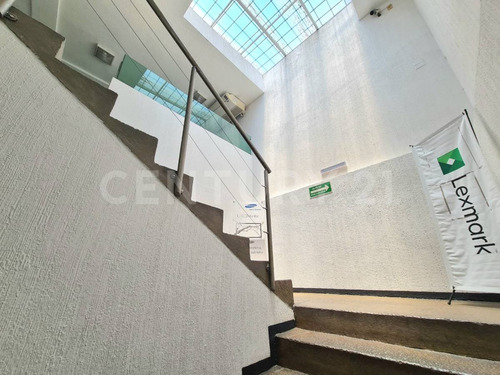 Local Comercial Con Oficinas Y Bodega En Colonia Chulavista Puebla