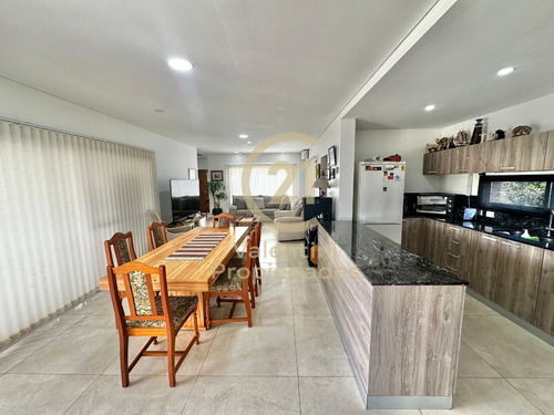 Casa En Venta En Barrio Santa Rita , Corredor Canning