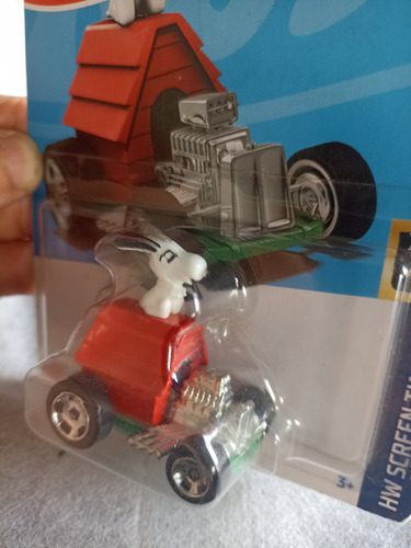 Hotwheels Snoopy Peanuts Rojo