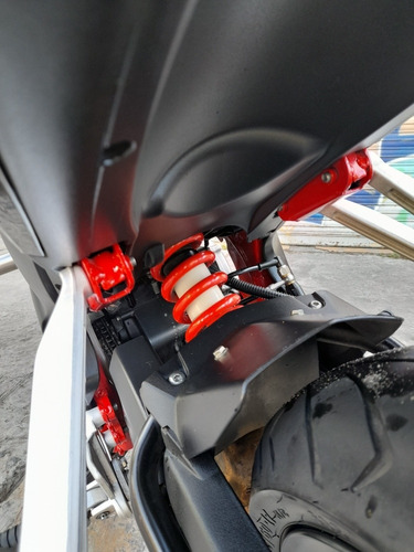Imagen 9 de 23 de Benelli Tnt25