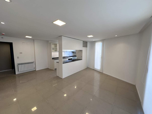 Departamento De 2 Dormitorios En Alquiler En Barrio Gral. Paz - Torre Alto Paz