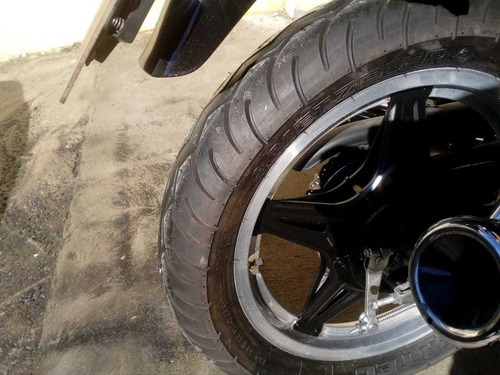 Imagem 8 de 9 de Honda De Rua