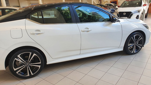 Imagen 2 de 6 de Nuevo Sentra Sr Cvt 2.0