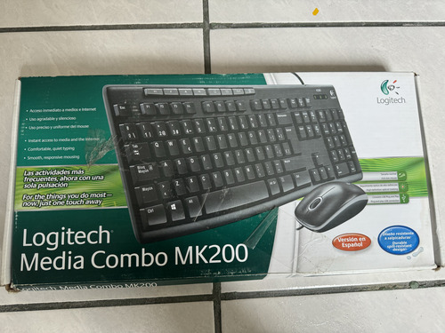 Kit De Teclado Y Mouse Logitech Mk200 Español De Color Negro (Usado)