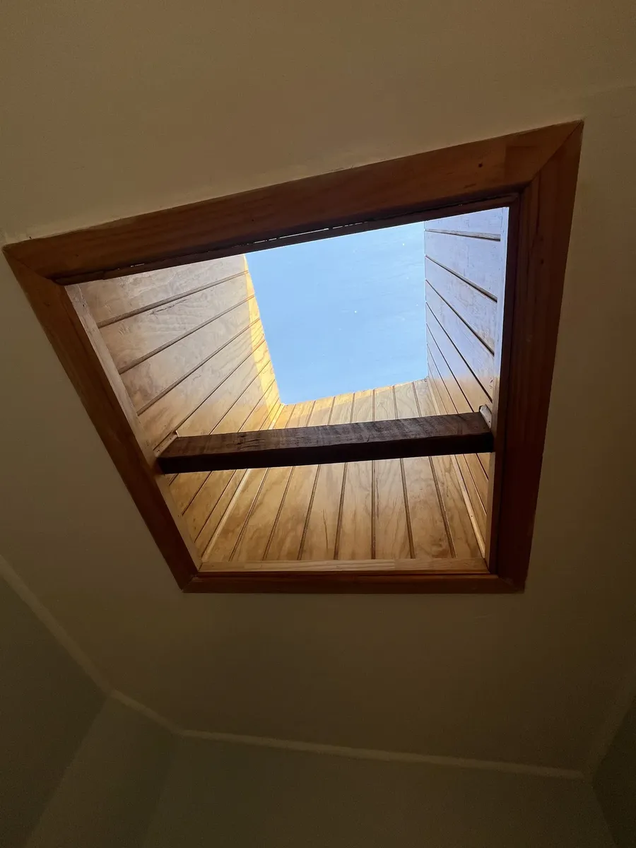 Imagen 2 de 29 de Casa Sólida, Luminosa Y Remodelada En Barrio Residencial.