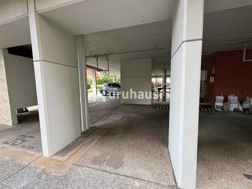 Apartamento 2 Dormitorios Con Terraza Cerrada Y Parrillero