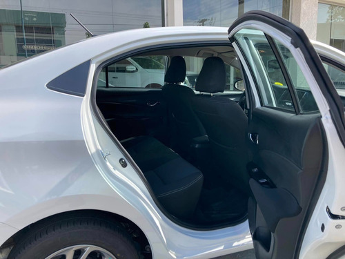 Imagen 10 de 15 de Toyota Yaris 4 Puertas 1.5 6m/t Xls 0km My2023
