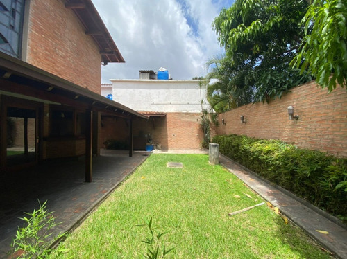 Imagen 2 de 12 de Se Vende/alquila Casa 600m² 5h+s6b+s6p En La Floresta