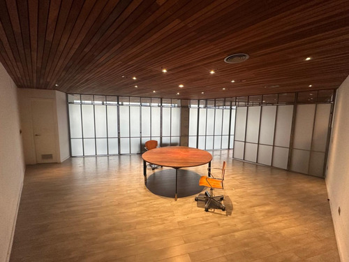 Oficina De 100 M² Con Vista Despejada Almirante Pastene 244