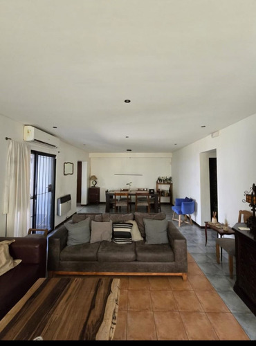 Espectacular Venta Casa De Tres Dormitorios En Parque Leloir