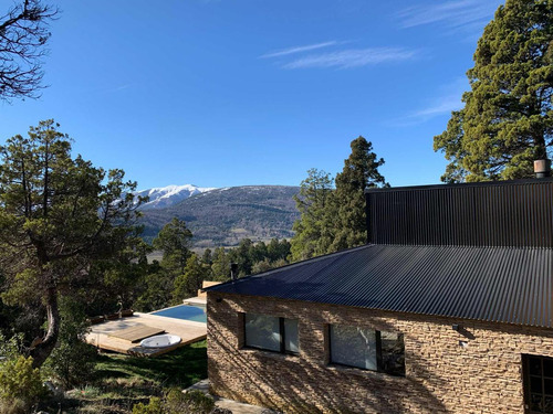 Casa En Venta - 4 Dormitorios 5 Baños - Cochera - 500mts2 - San Martín De Los Andes