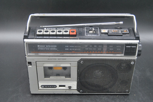 Antiguo Radio Grabador Sanyo M2564f Vintage Funcionando