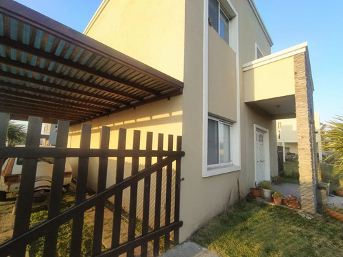 Imagen 4 de 30 de Venta Casa Moderna, Barrio Laguna Azul