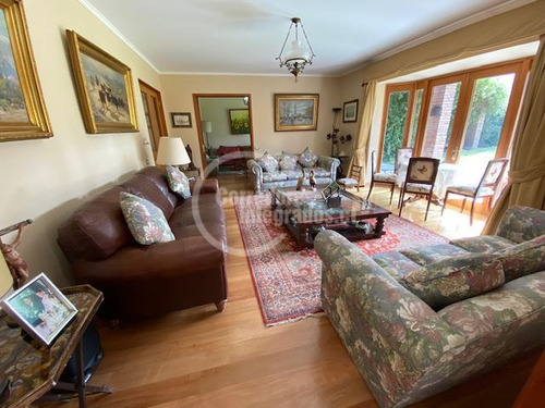 Casa En Venta De 6 Dorm. En Lo Barnechea