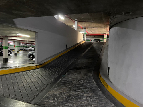 Venta Cochera Edificio View Libertador