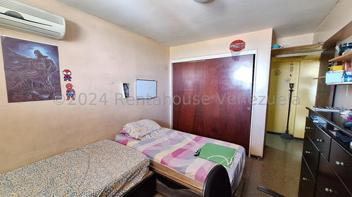 Apartamento En Venta En Maracay 25-580 Dt