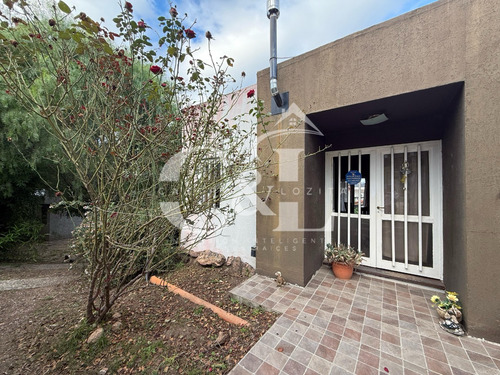 Casa Tradicional + Casa Villahouse En Terreno De 1100m² (potencial Para Complejo Turístico) Villa Del Lago, Carlos Paz.