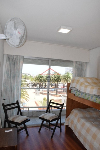 Apartamento En Peninsula 2 Dormitorios- Ref: 4785