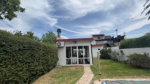 Casa Chalet En Venta Ubicado En Ituzaingó, G.b.a. Zona Oeste, Argentina