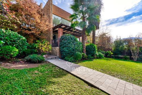 Gran Casa  Remodelada Con Amplios Y Luminosos Espa...