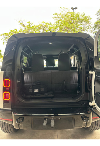 Land Rover Defender 110 Dynamic SE