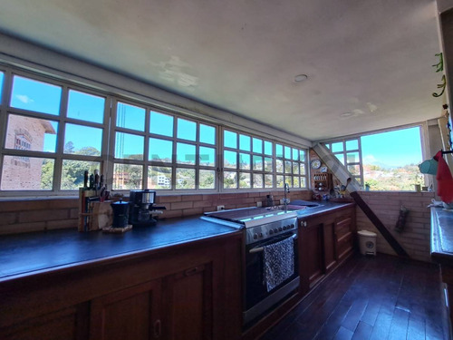 Descubre Esta Encantadora Casa, Ubicada En Lomas Del Halcón, El Hatillo