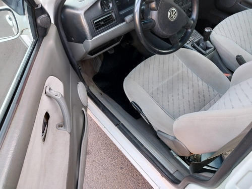 Imagem 6 de 8 de Volkswagen Santana 2004 1.8 4p Álcool