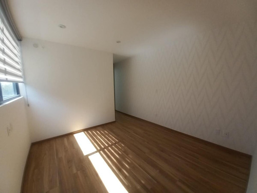 Casa En Venta En El Refugio, 3 Recámaras, 2.5 Baños, Alberca, 2 Autos, Lujo!