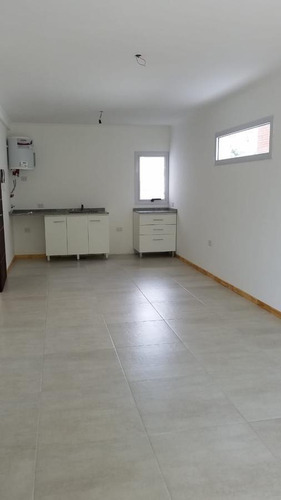 Imagen 4 de 7 de Departamento De 1 Amb Con 5 Cocheras!! A Estrenar! Apto Profesional!
