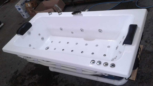 Imagen 4 de 10 de Jacuzzi Max Minimalista 180x80 14 Jet 1,5 Hp 2 Almohadas Kit