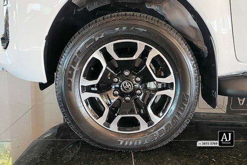 Toyota Hilux 2.8 D-4D TURBO DIESEL CD SRV 4X4 AUTOMÁTICO