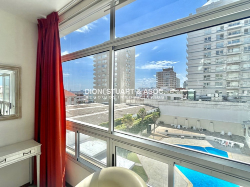 En Venta 2 Dormitorios En Punta Del Este - Frente A Plaza Los Artesanos - Oportunidad
