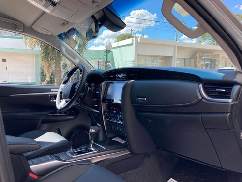 Imagen 12 de 17 de Toyota Sw4 2.8 Tdi 6 A/t 7 Asientos Srx 4x4 0km My2023