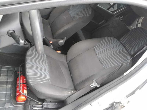 Imagem 6 de 12 de Renault Sandero Authentic 1.0 16v Flex 4p