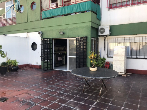 Imagen 4 de 13 de Semipiso 3 Amb. Con Balcon, Patio Terraza Con Parrila Propia, Lavadero, Baulera Y Cochera Cubierta En Flores!
