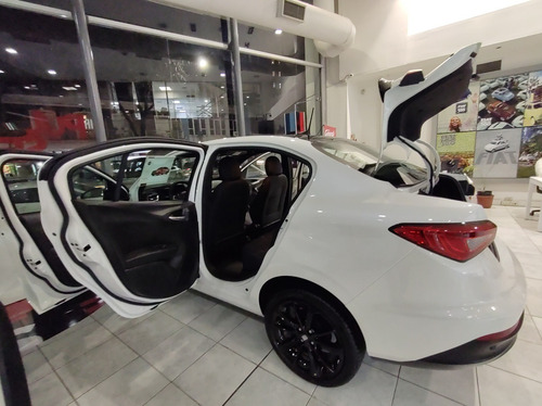 Imagen 18 de 23 de Fiat Cronos Precision 1.8 16v Hgt (dr)