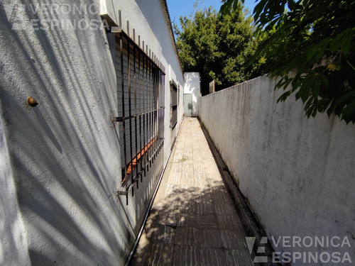 Casa De Tres Ambientes En Venta, Moron. Propiedad A Reciclar.