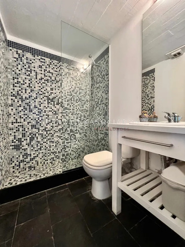 Casa En Venta De 2 Dormitorios En Barrio Privado Parque Pinares, Punta Del Este.