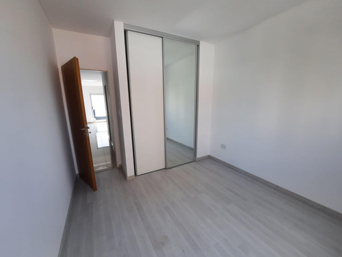 Venta De Departamentos 2 Y 3 Ambientes En Excelente Zona De Wilde.