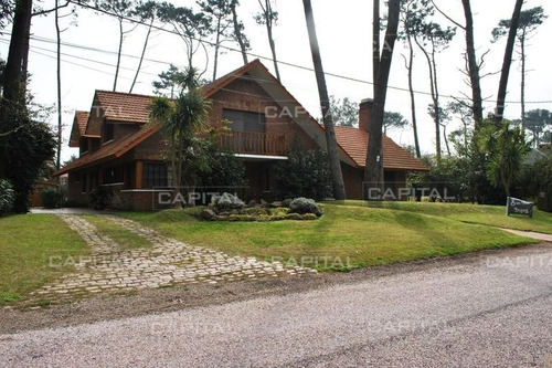 Casa Playa Mansa + 5 Dormitorios- Ref: 25195