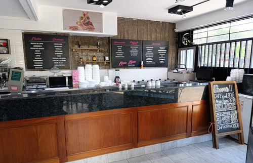Heladeria Cafeteria En Esquina En Villa Devoto