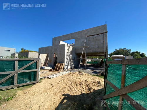 Imagen 3 de 15 de Mosquera Y Gallastegui - Venta Casa En Santa Guadalupe, Pilar Del Este