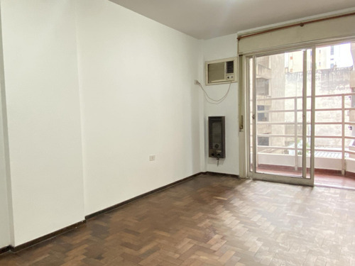 Departamento En El Centro En Venta De 1 Dormitorio Con Balcón Desocupado