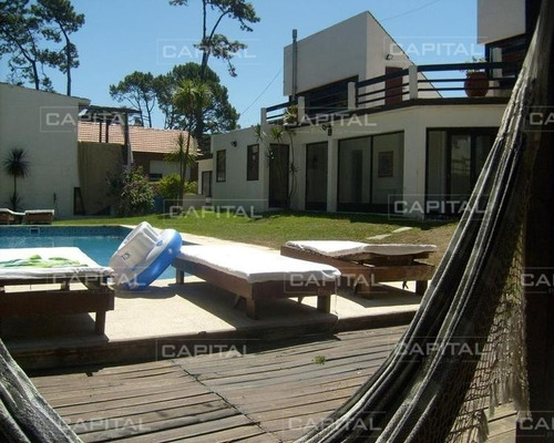 Casa En Venta Playa Mansa Punta Del Este- Ref: 25064