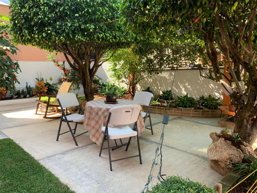 Venta De Casa Colina Ii De Enormes Dimensiones, Bonita Vista Y Todos Los Servicios Muy Cerca De Las Principales Amenidades De Ixtapan De La Sal Edomex