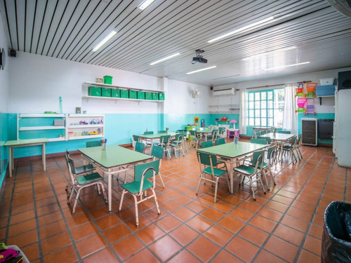 Importante Propiedad Comercial Para Varios Fines Educacion.