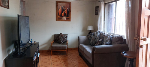 Casa 2d, 1b Con Antejardín Y Amplio Patio