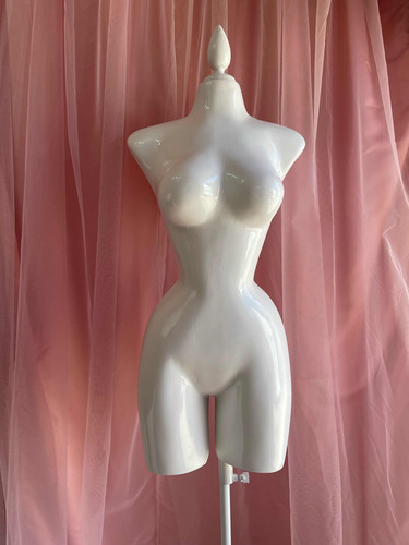 Maniquí Buchón De Fibra De Vidrio Blanco De Poco Uso (Usado)