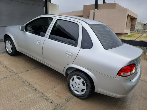 Imagen 3 de 15 de Chevrolet Corsa Classic